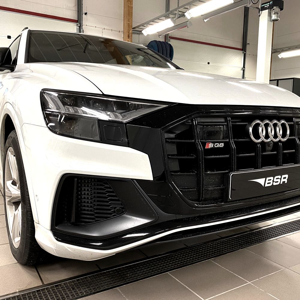 V2: Audi SQ (2021)